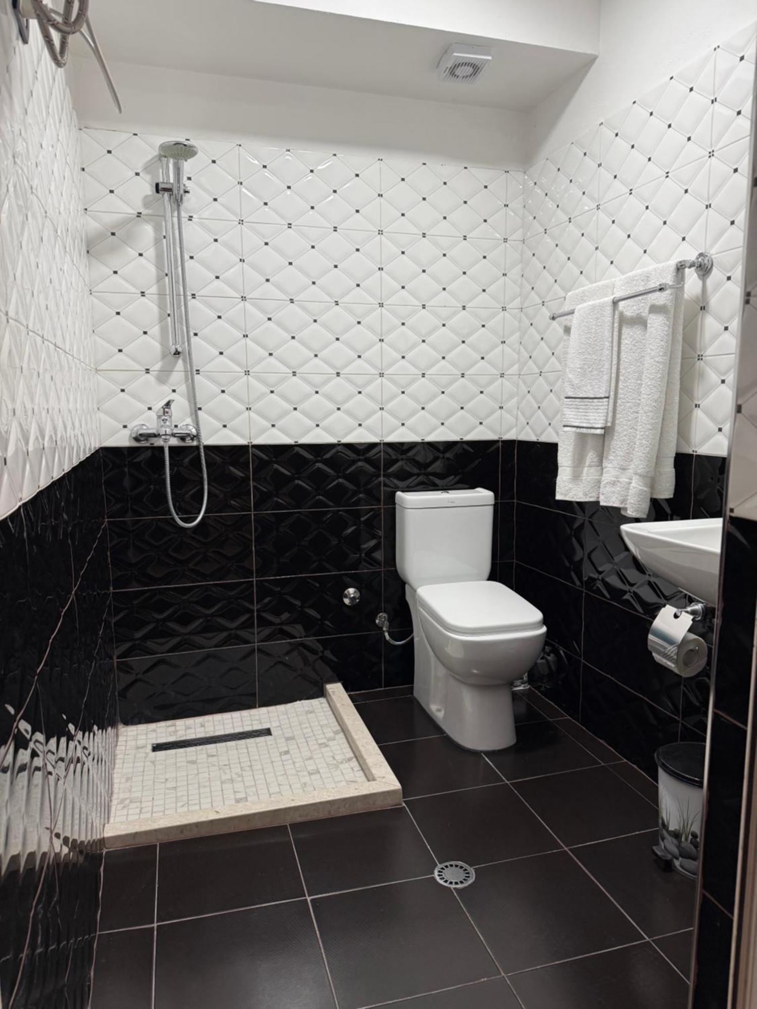 Hotel M&S Тирана Экстерьер фото
